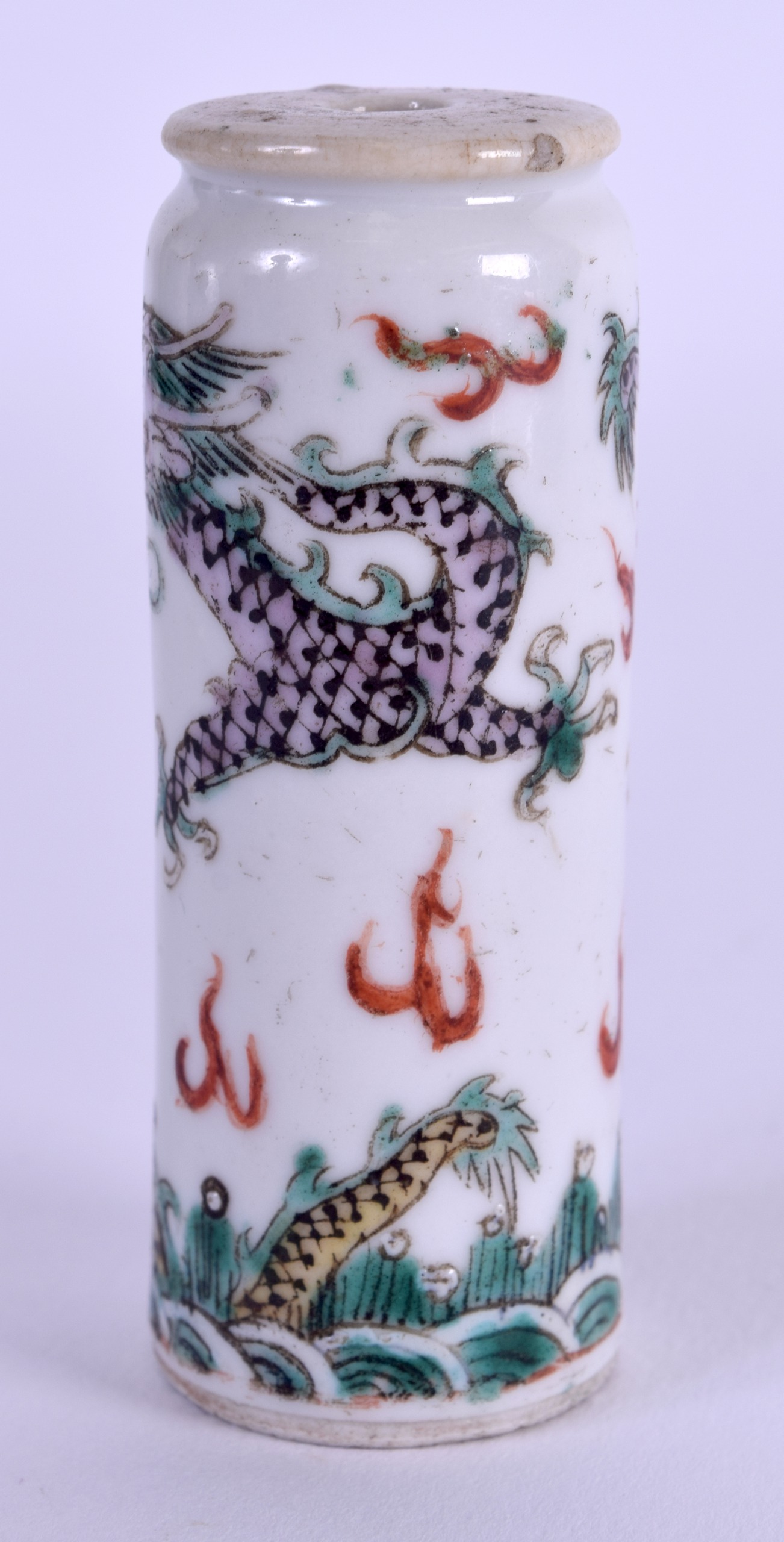 A LATE 19TH CENTURY CHINESE FAMILLE VERTE SNUFF BOTTLE Kangxi style, painted with dragons amongst - Image 2 of 3