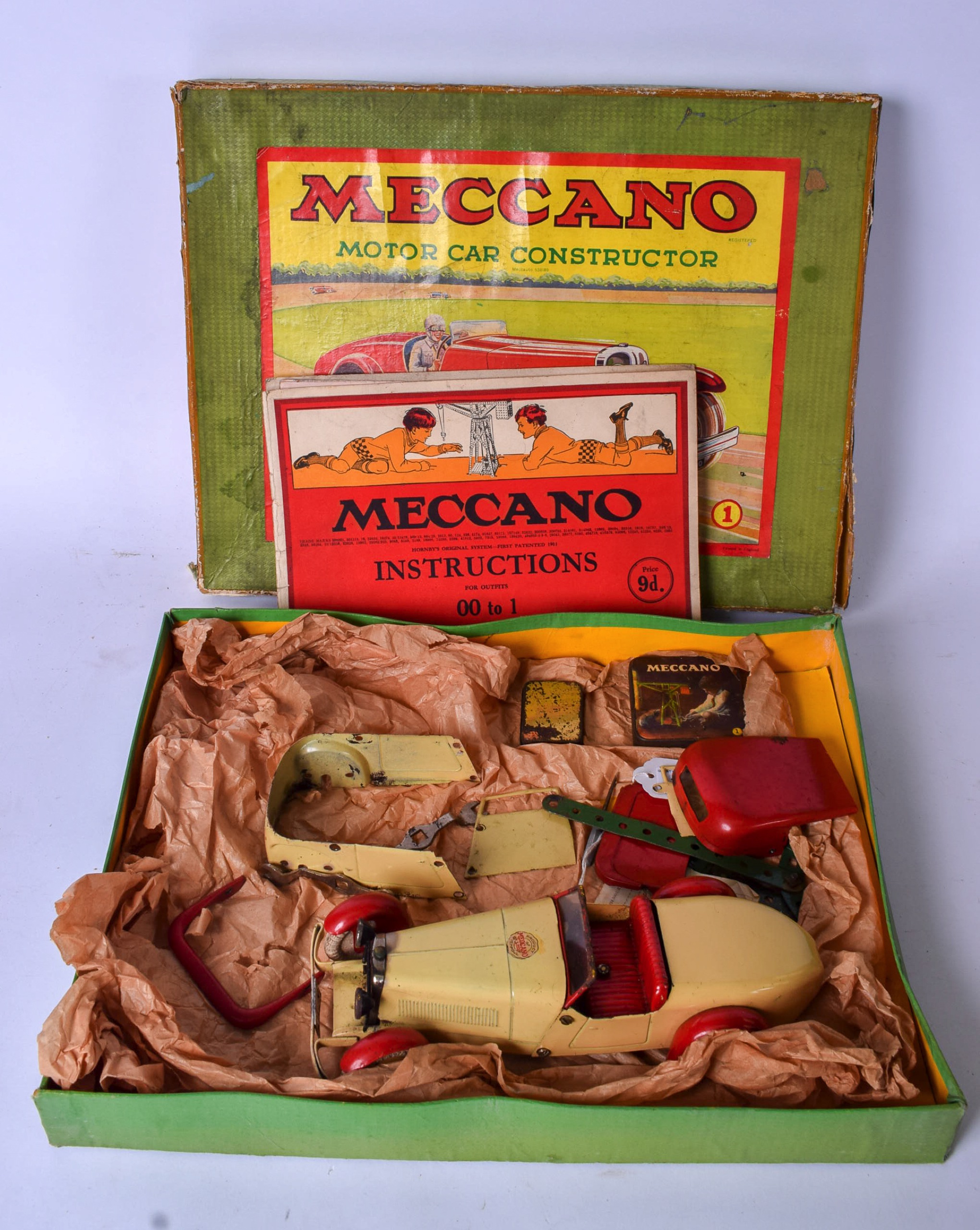 A RARE MECCANO MOTOR CAR CONSTRUCTOR KIT, contained within original box. - Image 2 of 5