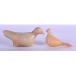 TWO 18TH/19TH CENTURY CENTRAL ASIAN CARVED STONE BIRDS with incised features. 12 cm & 9 cm wide. (