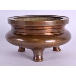 AN 18TH/19TH CENTURY CHINESE BRONZE CENSER bearing Xuande marks to base. 1049 grams. 12.5 cm wide,