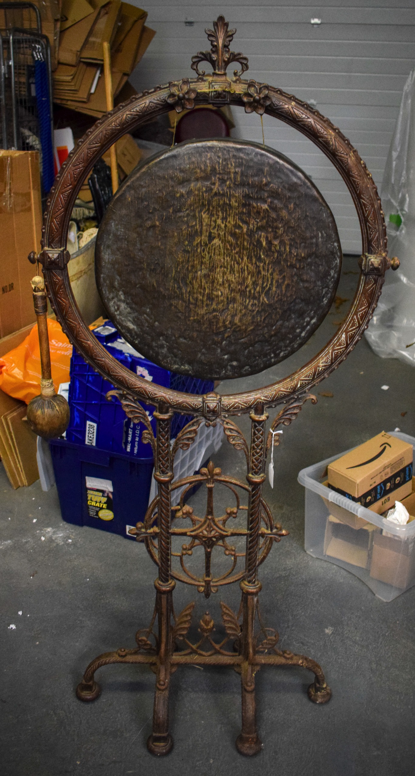 A LARGE IRON GONG 7 STAND ATTIRBUTED TO CHRISTOPHER DRESSER (1834-1904), formed with scrolling