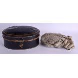 A GOOD MID 19TH CENTURY RAVESCROFT LAW JUDGES WIG within a tole case, highlighted in gilt. 23 cm x