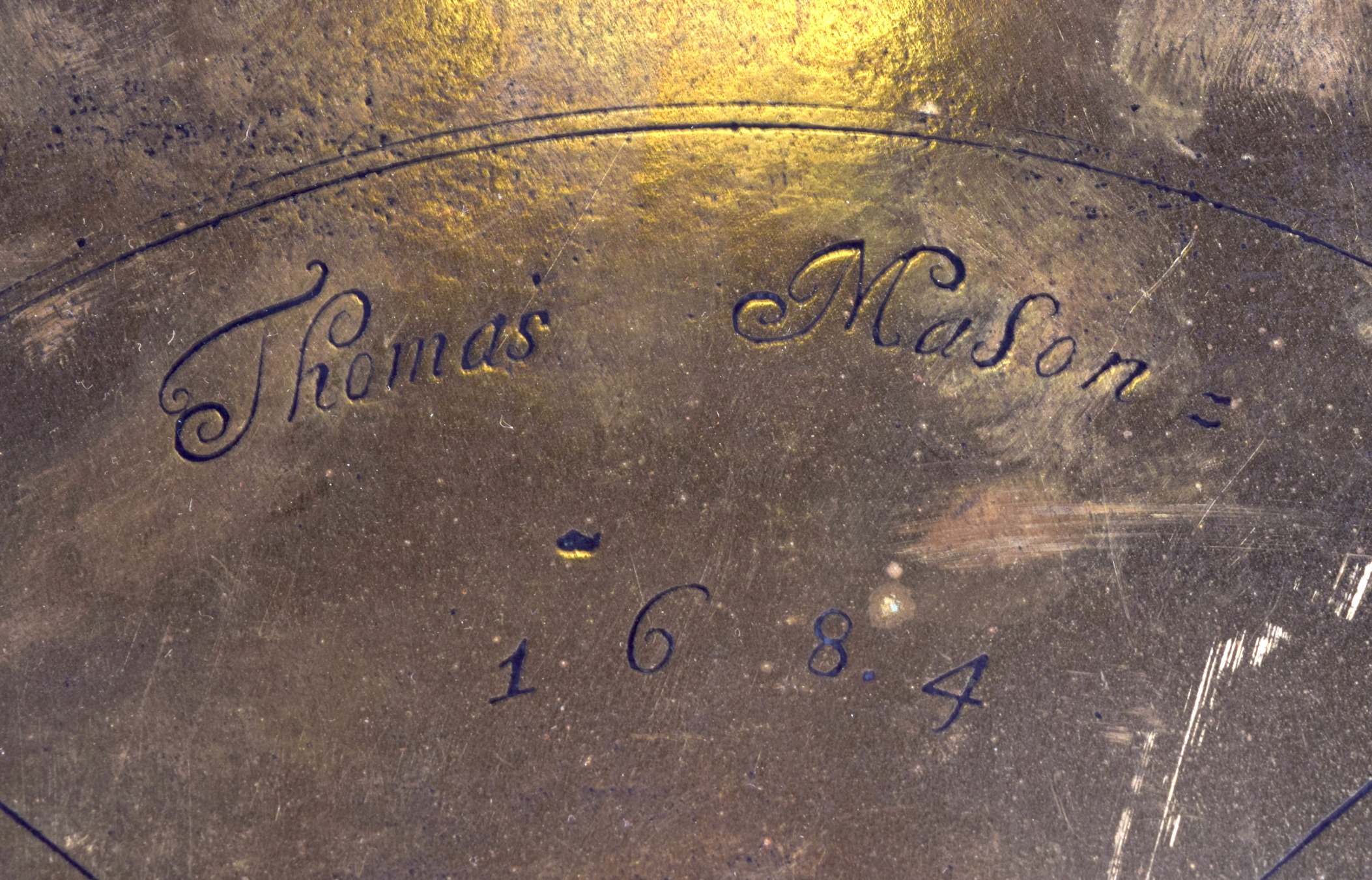 A RARE 17TH CENTURY ENGRAVED BRONZE SUN DIAL by Thomas Mason C1685. 31 cm square. - Image 2 of 3