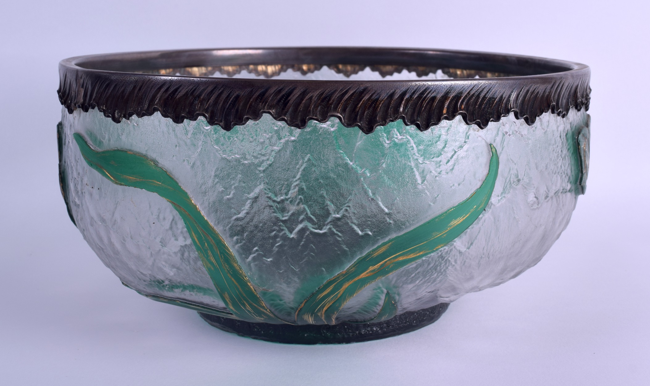 A LARGE FRENCH ART NOUVEAU DAUM NANCY CAMEO GLASS BOWL with acanthus capped overlay to the rim. 25 - Image 2 of 4