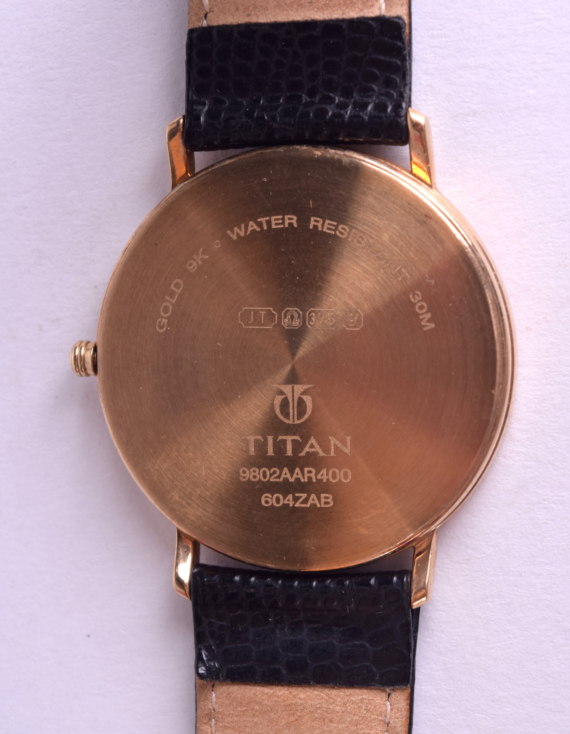 A 9CT TITAN GENTLEMANS WRISTWATCH with white face and gilt numerals. 3 cm diameter. - Image 2 of 5