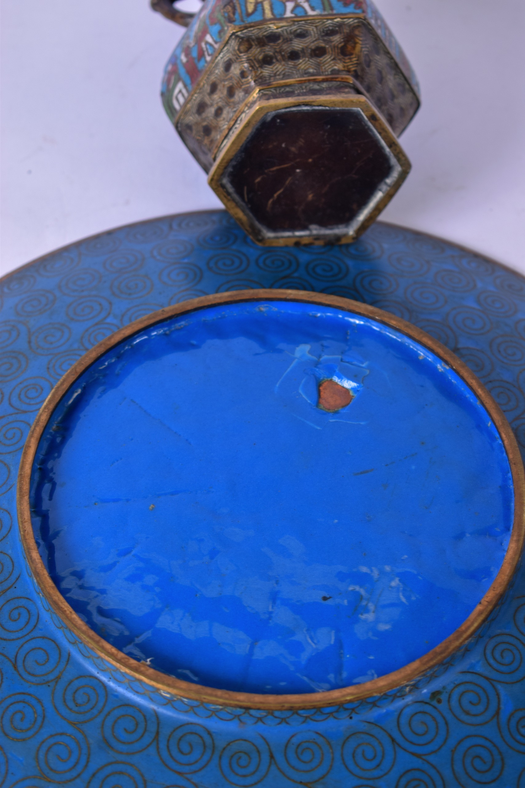 AN EARLY 20TH CENTURY JAPANESE CLOISONNE ENAMEL DISH, together with a bronze champlevé enamel vase - Image 3 of 3