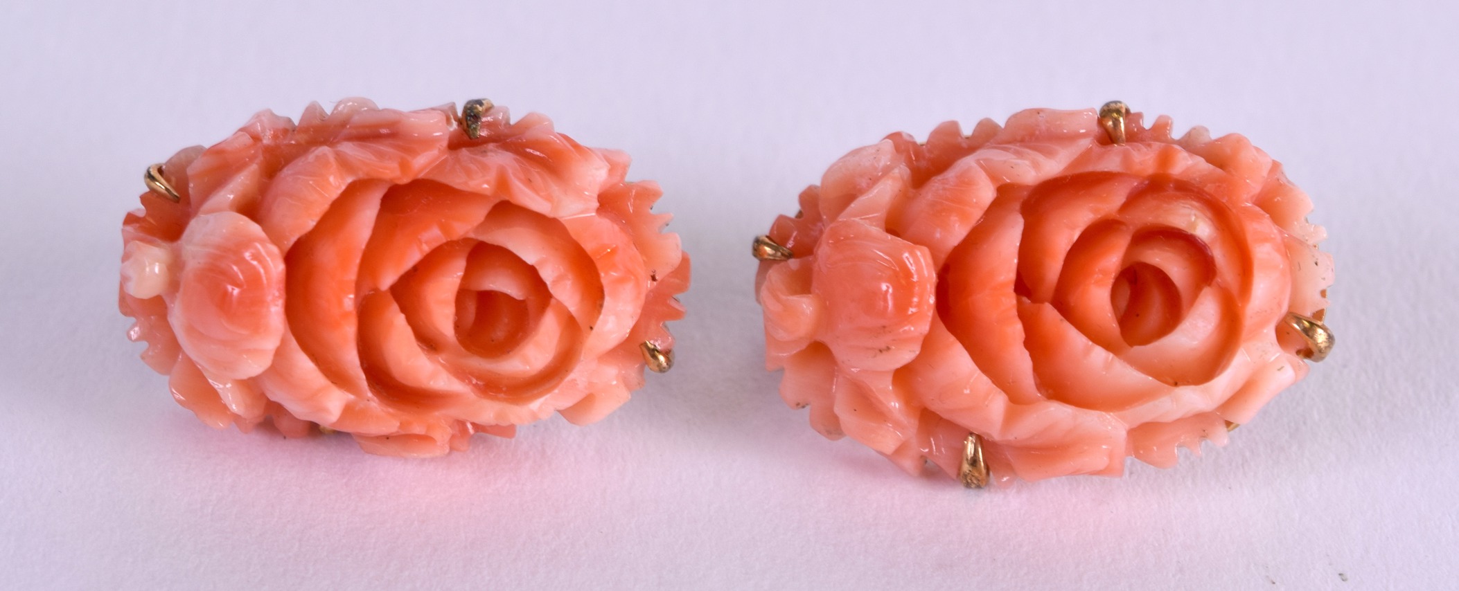 A PAIR OF 18CT GOLD AND CORAL EARRINGS.