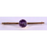 AN EDWARDIAN 9CT GOLD AND AMETHYST BAR BROOCH. 5.25 cm wide.