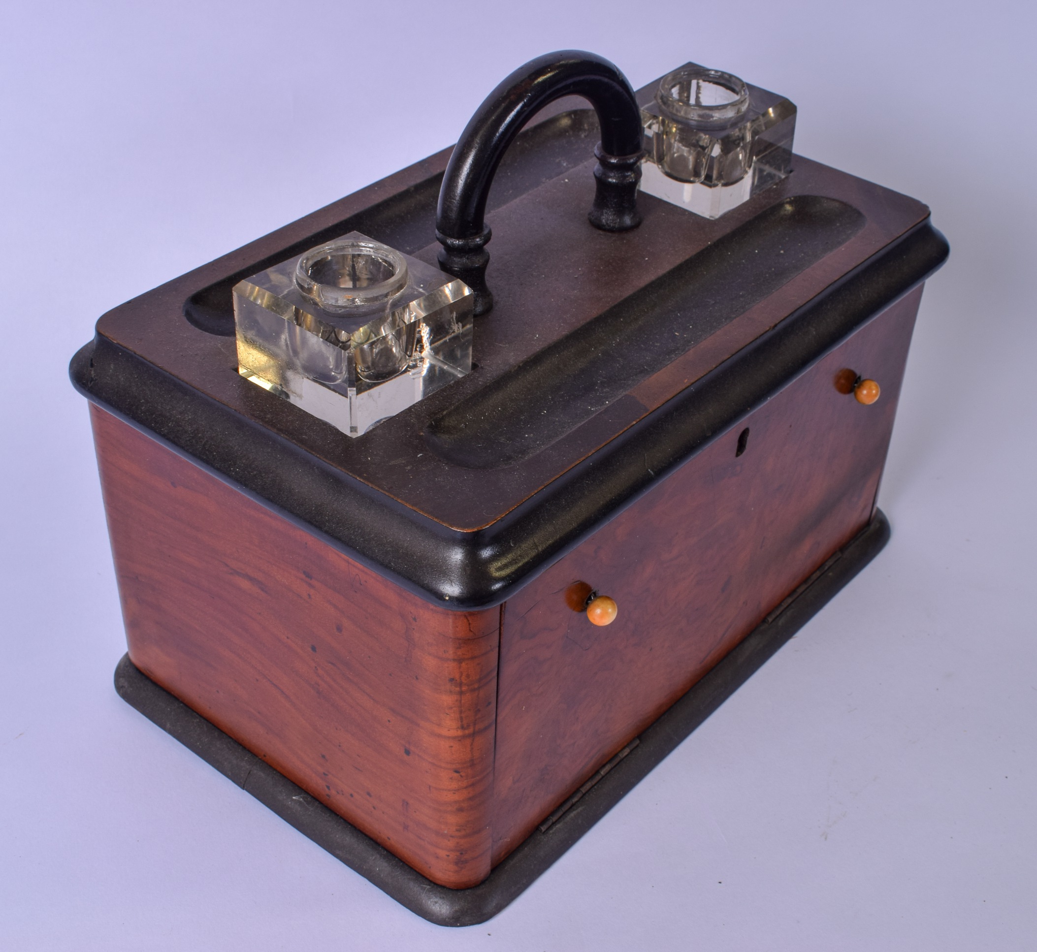 AN ANTIQUE WALNUT TRAVELLING STATIONARY BOX WITH INKWELL AND PEN TRAY, opening to reveal letter or - Image 3 of 3