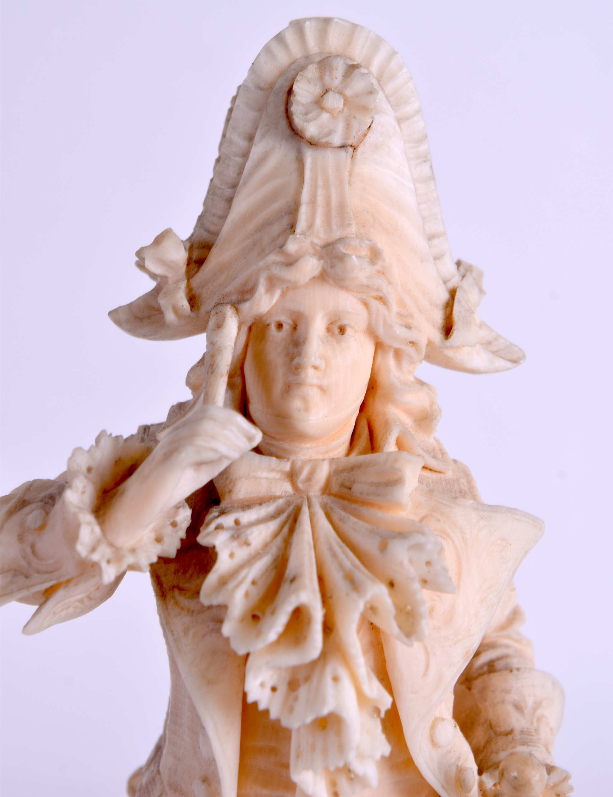 A MID 19TH CENTURY EUROPEAN CARVED IVORY FIGURE OF A DANDY modelled upon a circular base. 20 cm - Image 3 of 4