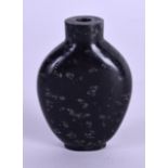 AN EARLY 20TH CENTURY CHINESE CARVED HARDSTONE SNUFF BOTTLE Qing. 6.25 cm high.