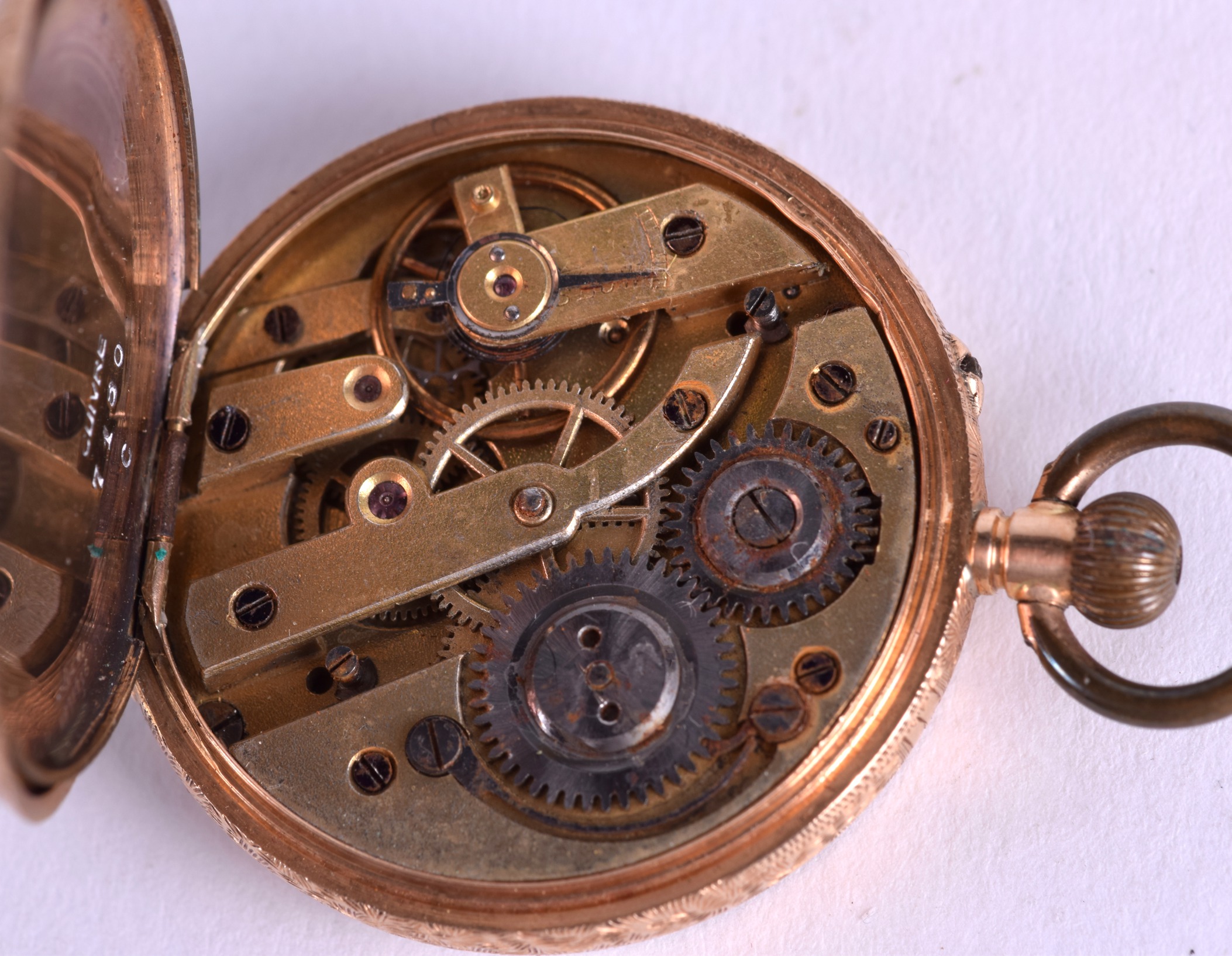 AN EDWARDIAN 9CT GOLD FOB WATCH. 26.4 grams overall. 3 cm diameter. - Image 4 of 6
