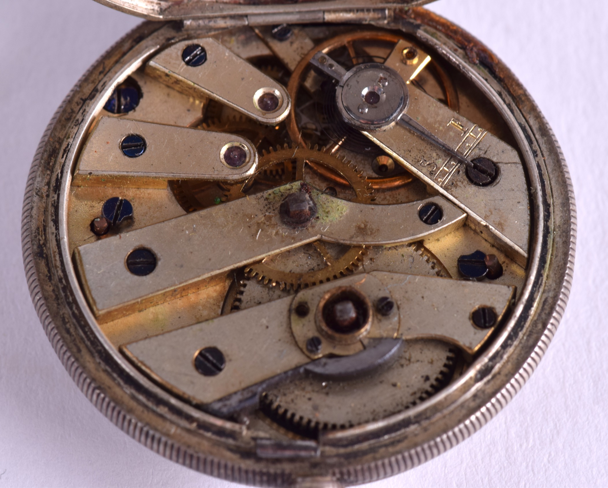 AN ANTIQUE CONTINENTAL SILVER FOB WATCH. 3.5 cm diameter. - Image 4 of 4