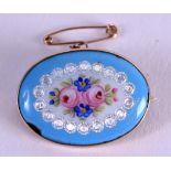 A 1920S 9CT GOLD AND ENAMEL BROOCH. 3 cm x 2 cm.