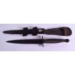 A MILITARY COMMANDO DAGGER. 30 cm long.