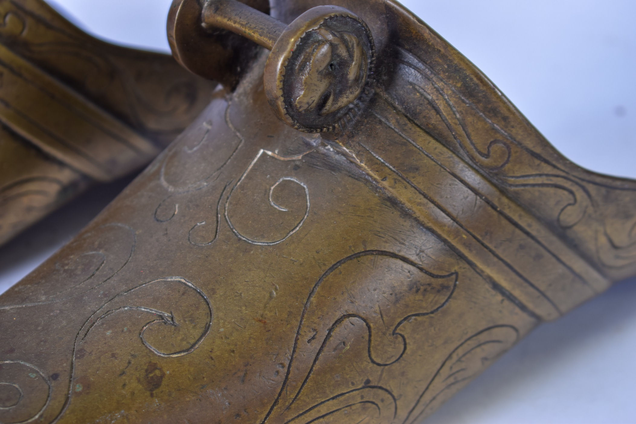 A LARGE PAIR OF EASTERN BRONZE SHOES, engraved with foliate inspired design. 26 cm long. - Image 3 of 4