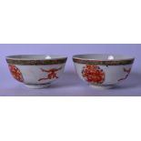 A PAIR OF EARLY 20TH CENTURY CHINESE FAMILLE ROSE PORCELAIN BOWLS, painted with dragons and bats.