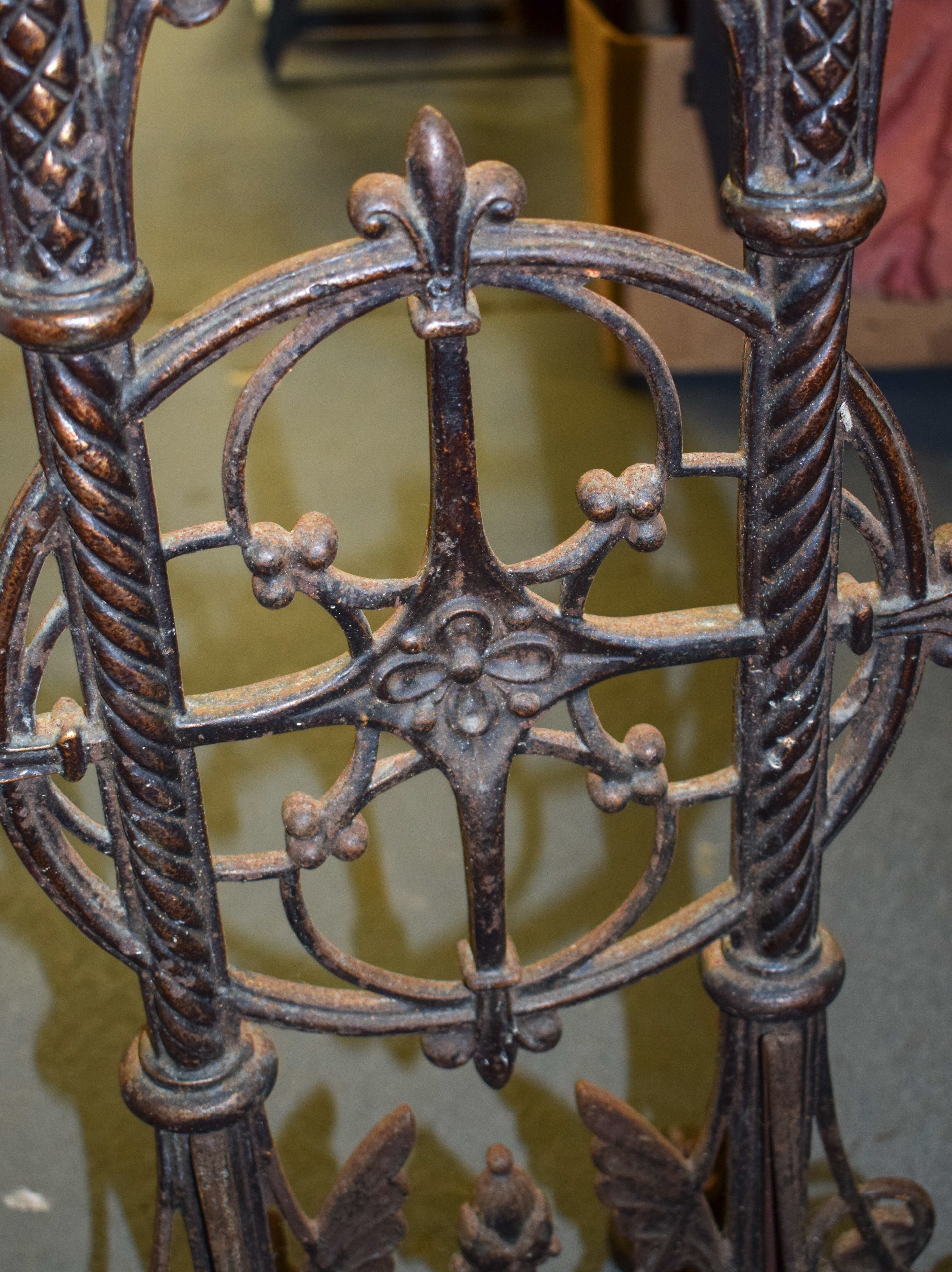 A LARGE IRON GONG 7 STAND ATTIRBUTED TO CHRISTOPHER DRESSER (1834-1904), formed with scrolling - Image 6 of 6