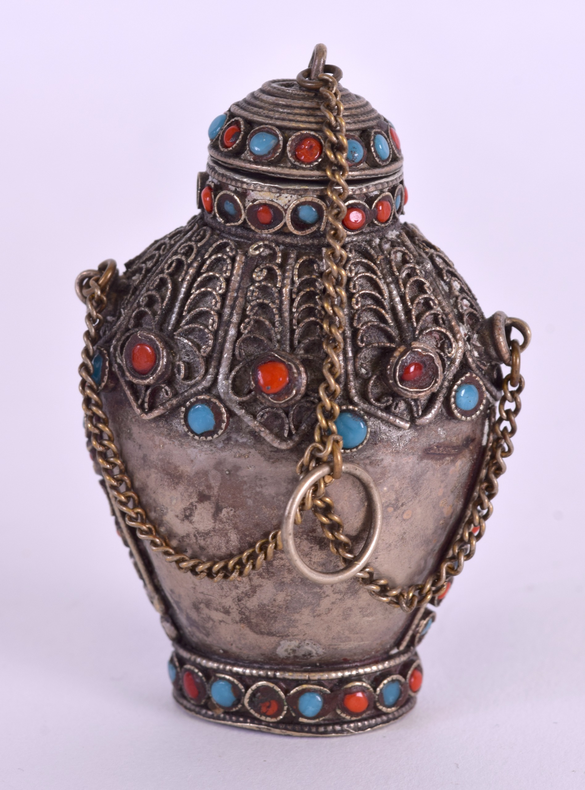 AN EARLY 20TH CENTURY SILVER CORAL AND TURQUOISE SNUFF BOTTLE. 6.5 cm high.