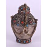 AN EARLY 20TH CENTURY SILVER CORAL AND TURQUOISE SNUFF BOTTLE. 6.5 cm high.
