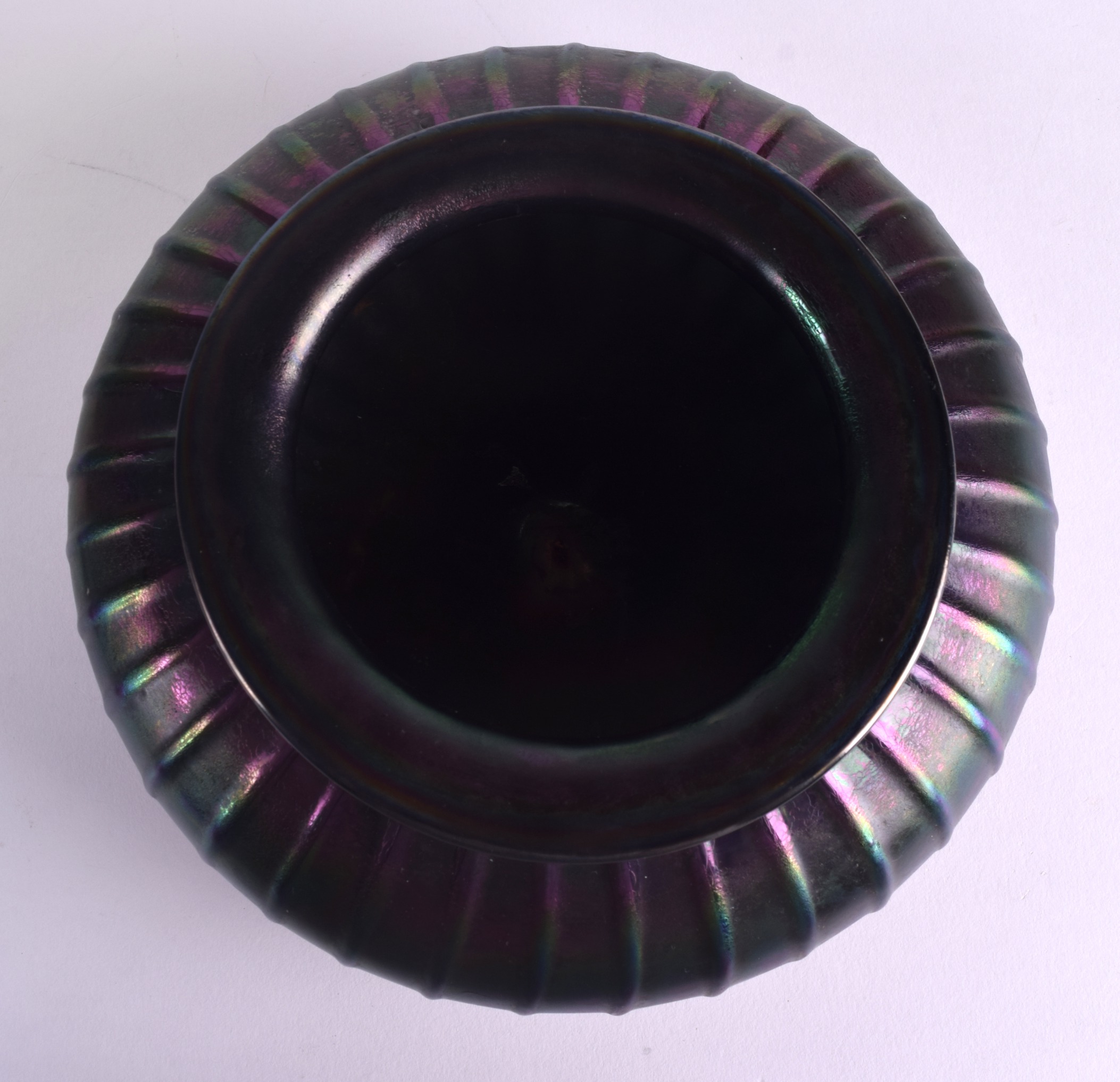 A LOETZ IRIDESCENT SQUAT VASE. 20 cm wide. - Image 3 of 4