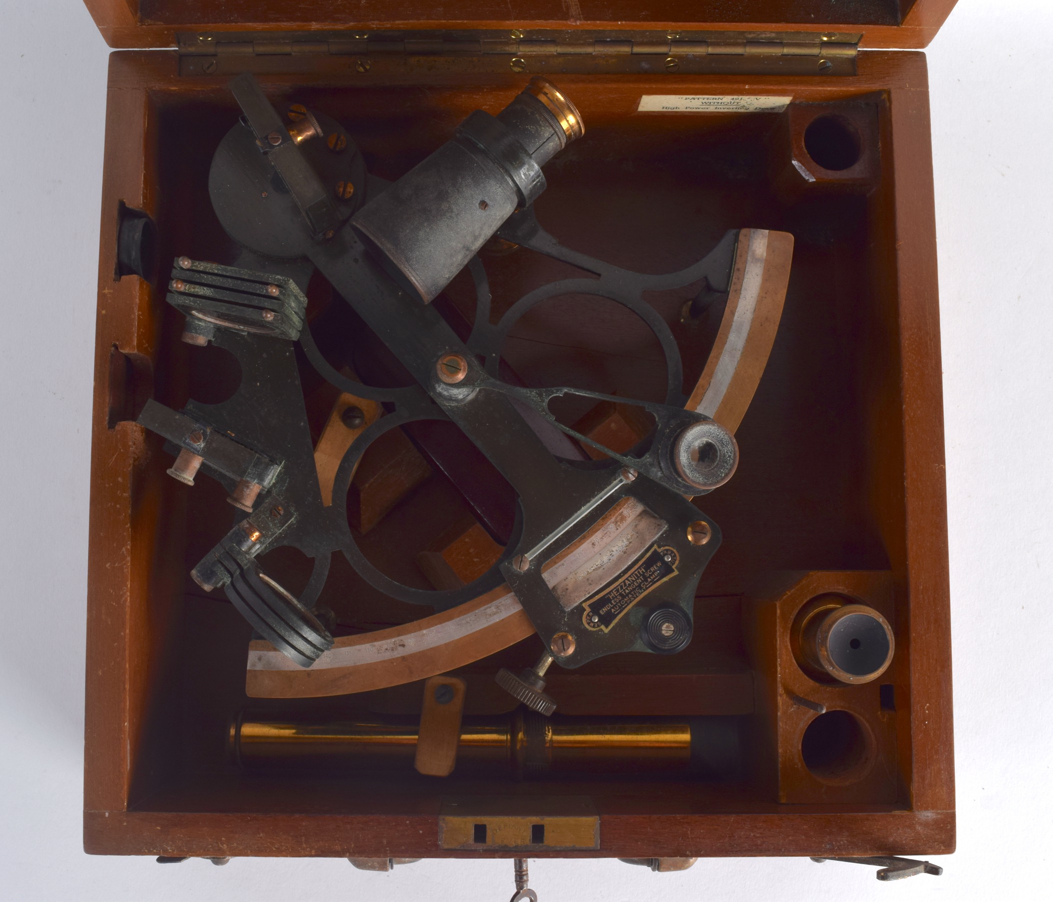 A CASED HEATH & CO OF LONDON HEZZANITH AUTOMATIC CLAMPING INSTRUMENT. 18 cm x 21 cm. - Image 4 of 4