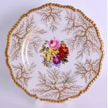AN EARLY 19TH CENTURY FLIGHT BARR AND BARR PLATE painted with a floral spray. 22 cm wide.