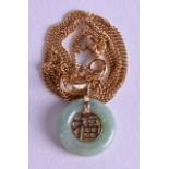 AN EARLY 20TH CENTURY CHINESE HIGH CARAT GOLD AND JADEITE NECKLACE with 9ct gold chain. 3 grams