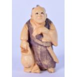AN EARLY 20TH CENTURY JAPANESE STAINED IVORY NETSUKE IN THE FORM OF A TRADESMAN, carved carrying a