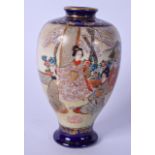 AN EARLY 20TH CENTURY JAPANESE MEIJI PERIOD SATSUMA POTTERY VASE, hand painted with figures in