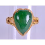 A FINE 19TH CENTURY CHINESE EXPORT 22CT GOLD AND JADE RING within an unusual heart shaped stone.