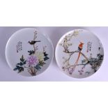 A PAIR OF CHINESE REPUBLICAN PERIOD FAMILLE ROSE DISHES painted with a single bird in flight over