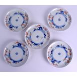 A SET OF FIVE 18TH CENTURY JAPANESE EDO PERIOD KAKIEMON PLATES painted with raised red and green