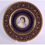 A GOOD EARLY 20TH CENTURY VIENNA PORCELAIN CABINET PLATE painted with a pretty female within a