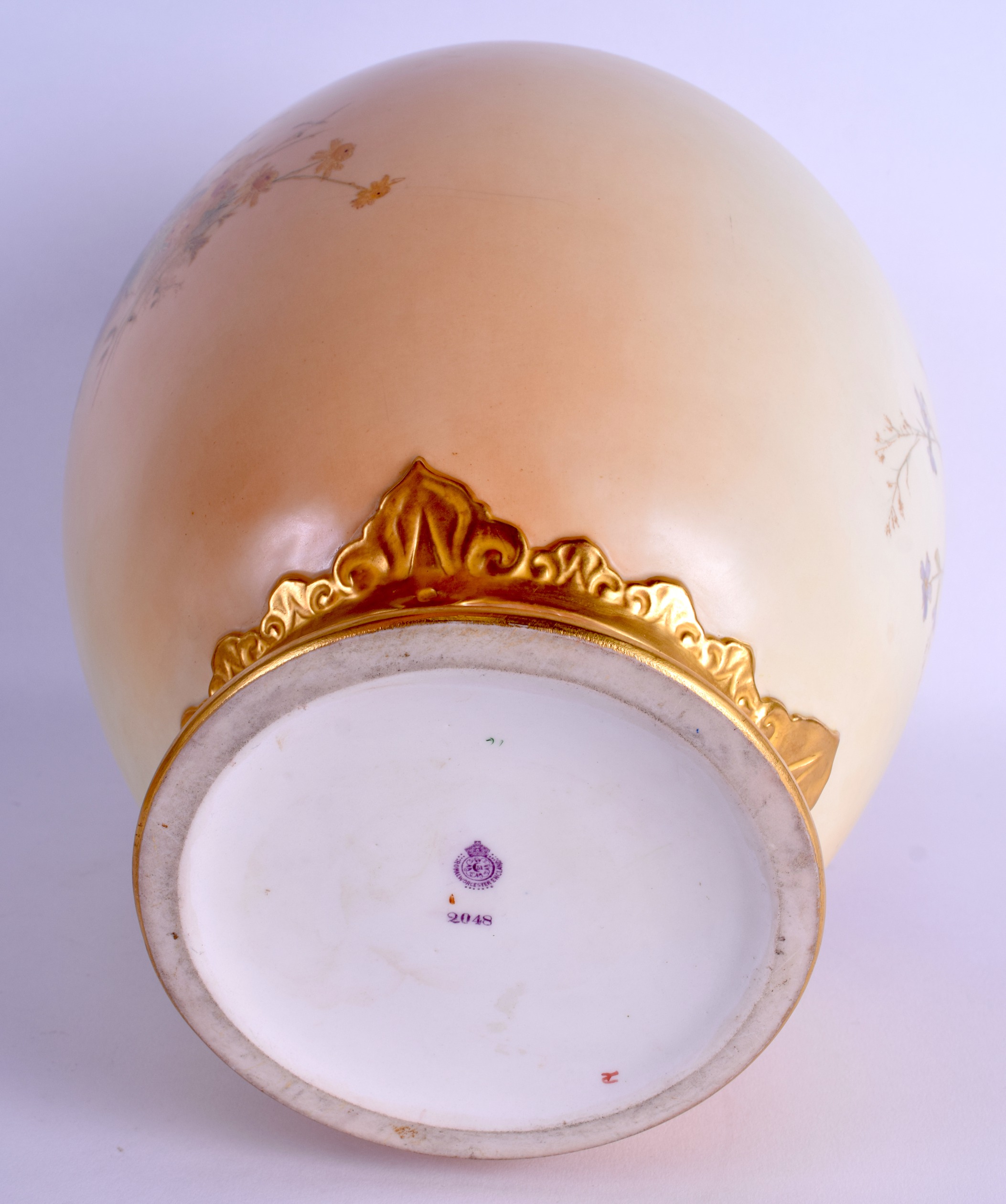 A HUGE 19TH CENTURY ROYAL WORCESTER BLUSH IVORY VASE AND COVER with inner cover, finely painted with - Image 5 of 8