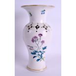 AN INTERESTING 18TH CENTURY WORCESTER VASE with pierced body painted with botanical specimens,