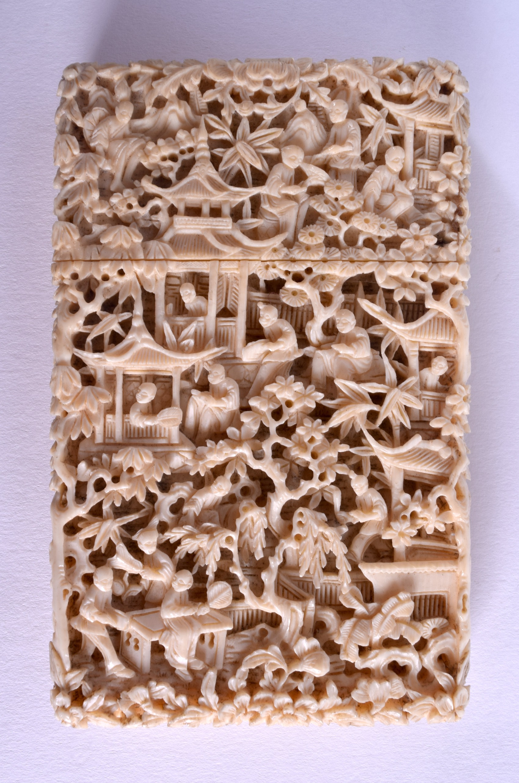 A MID 19TH CENTURY CHINESE CANTON CARVED IVORY CARD CASE decorated with figures in landscapes - Image 2 of 5
