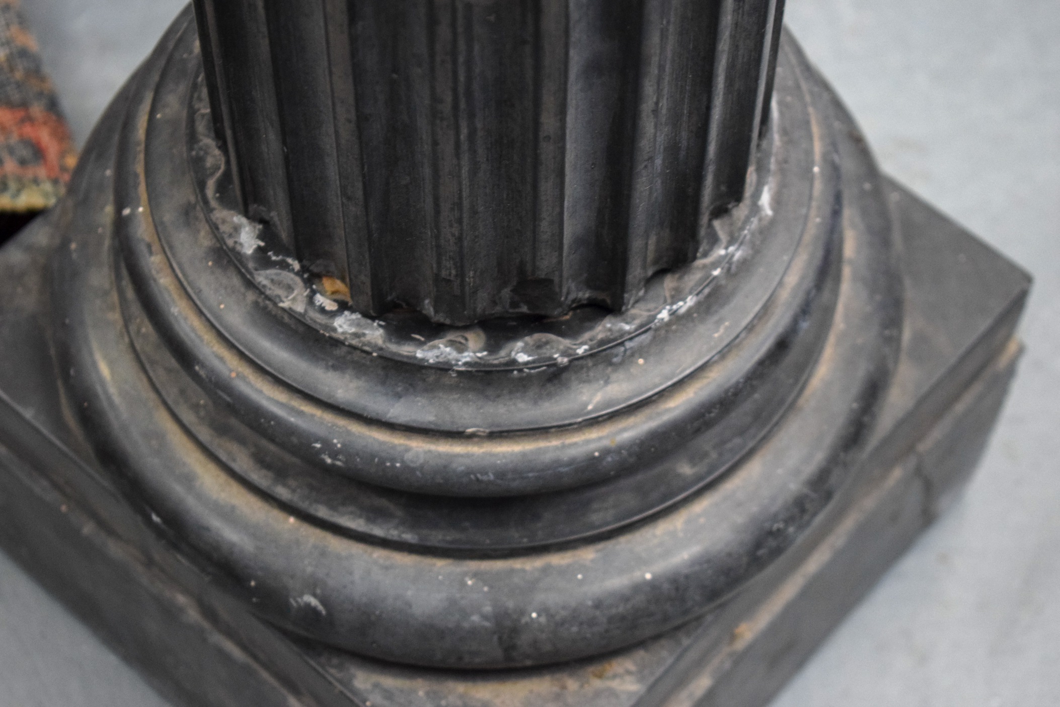 AN EARLY 20TH CENTURY SLATE CORINTHIAN COLUMN, formed on a stepped pedestal base. 81 cm high. - Image 3 of 3