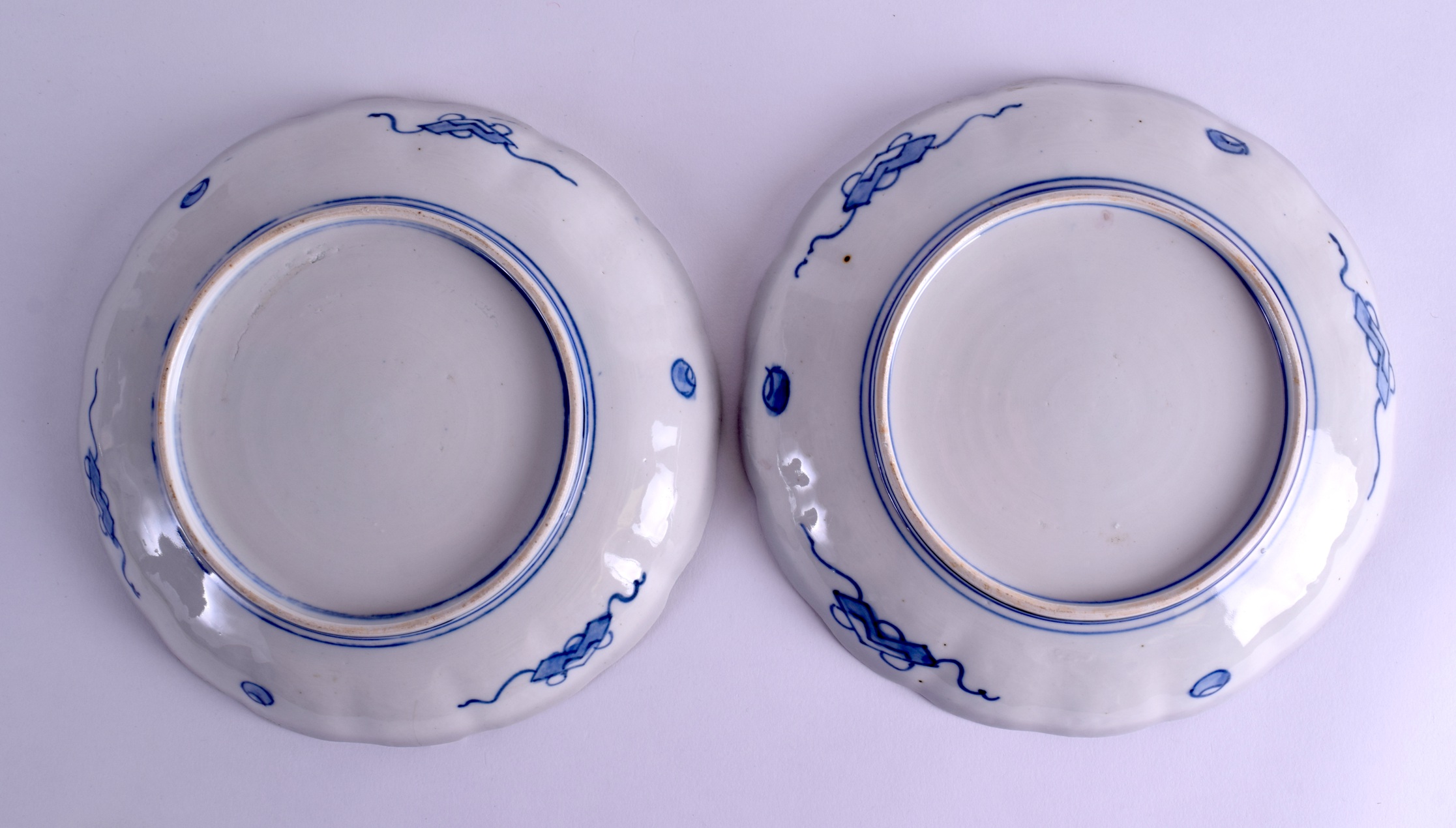 A PAIR OF 19TH CENTURY JAPANESE MEIJI PERIOD IMARI SCALLOPED DISHES painted with floral sprays and - Image 2 of 2