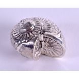 A SMALL SILVER SHELL VESTA CASE. 3 cm wide.