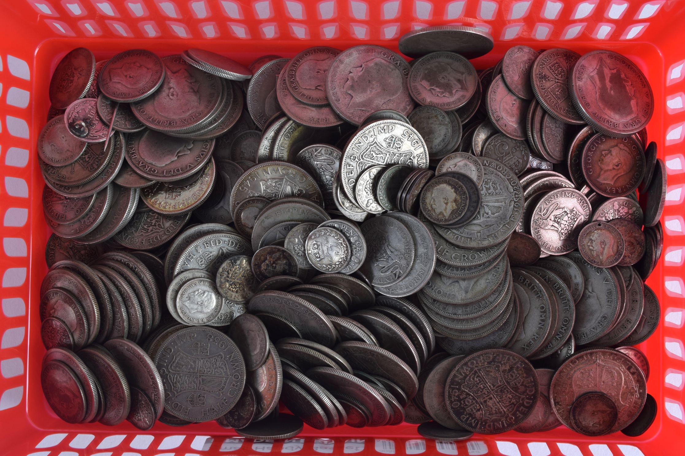 A LARGE COLLECTION OF PRE 1947 SILVER COINS approx. 2.5kgs. (qty)