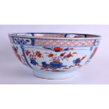 AN EARLY 18TH CENTURY CHINESE EXPORT IMARI BOWL Yongzheng/Qianlong, painted with floral sprays. 24