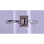 AN 18CT GOLD AND DIAMOND DECO STYLE RING. 2.7 grams. Size N.
