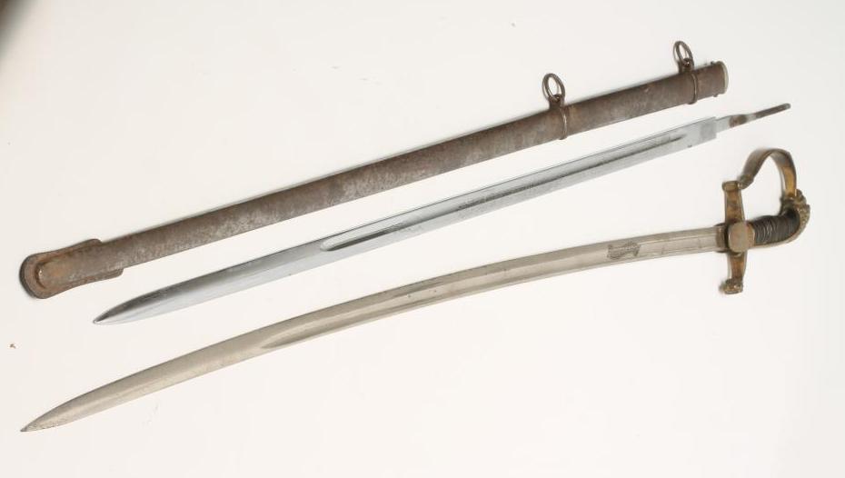 A DUTCH INFANTRY OFFICER'S SWORD, with 34" curved blade inscribed "YZERHOUWER", brass hilt with lion - Bild 7 aus 7