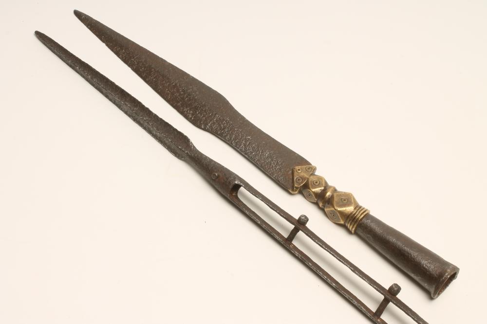 A CHINESE QIANG SPEAR HEAD, 19th century, with 12" blade and brass geometric collar, 18 1/4" long,