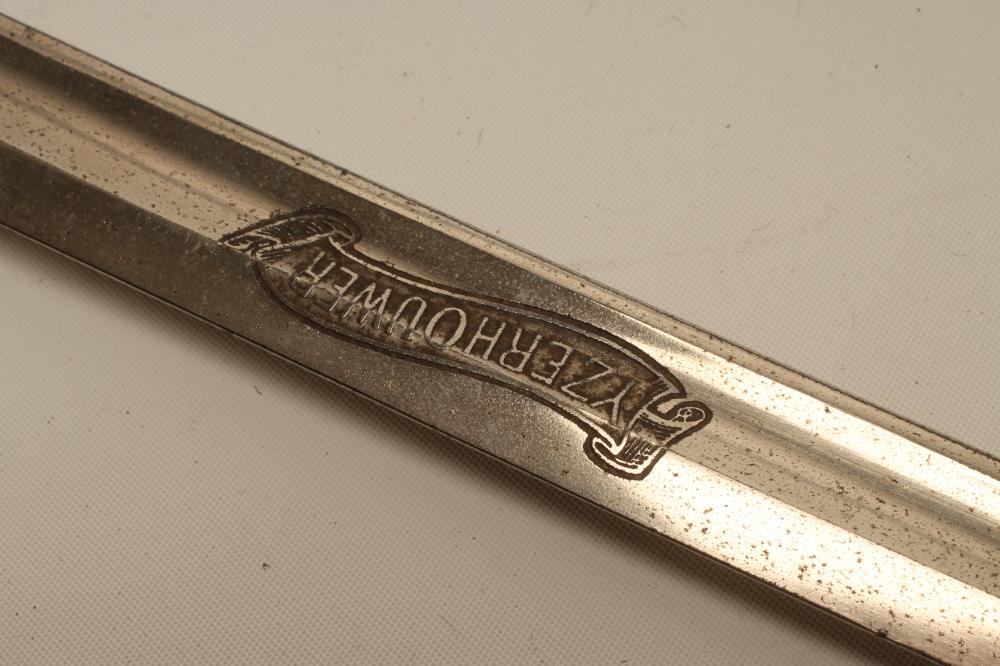 A DUTCH INFANTRY OFFICER'S SWORD, with 34" curved blade inscribed "YZERHOUWER", brass hilt with lion - Bild 6 aus 7