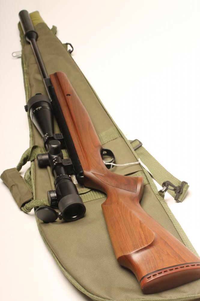 A WEBLEY LONGBOW .177 AIR RIFLE, with 13" barrel excluding the mod., automatic safety, Richter Optik