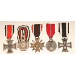 A COLLECTION OF GERMAN MEDALS comprising a 1914 Iron Cross, 1939 Iron Cross, Honour Cross, 1939