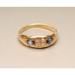 A VICTORIAN SAPPHIRE AND DIAMOND RING centred by four diamond points flanked by two oval facet cut
