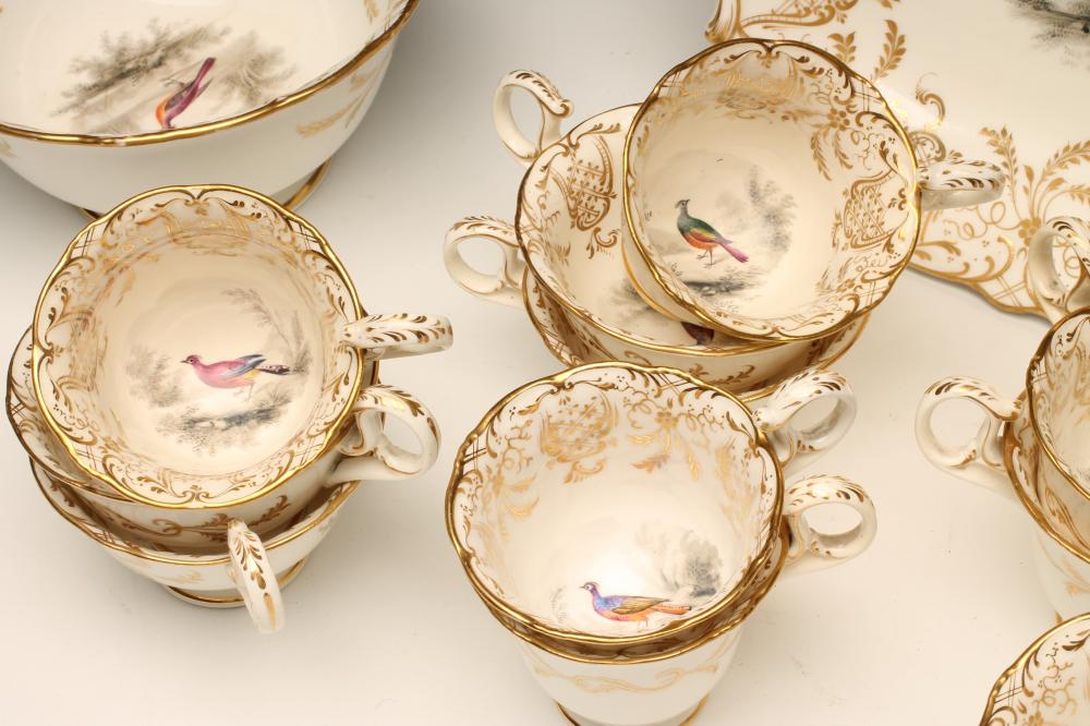 AN EARLY VICTORIAN CHINA PART TEA AND COFFEE SERVICE each piece centrally painted with a vignette of - Bild 2 aus 2